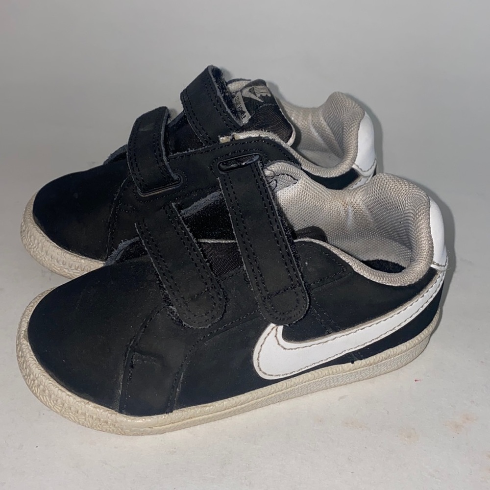 Nike court royale sneakers kids size 6